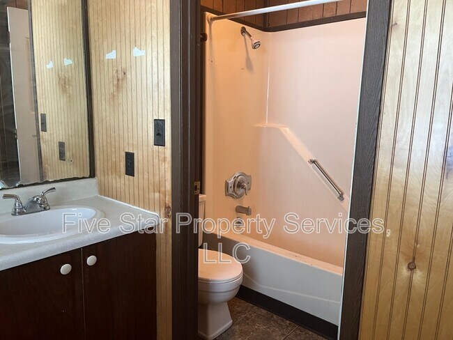 Building Photo - 524 E Ridgely Ave