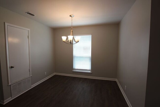Building Photo - Available Now! Recently remodeled 3/2 in T...