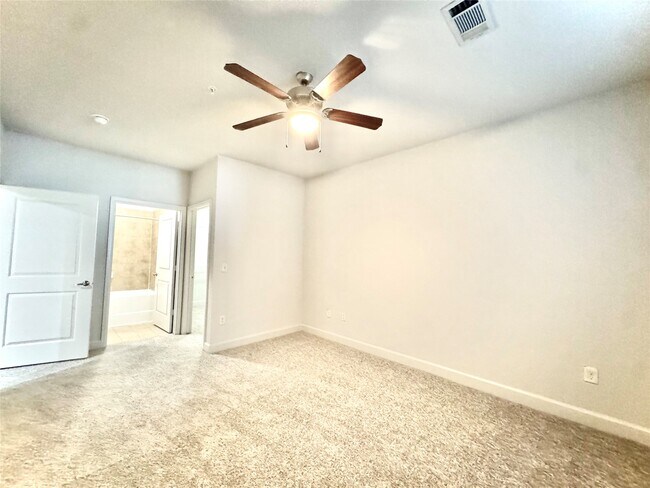 Building Photo - 3333 Weslayan St