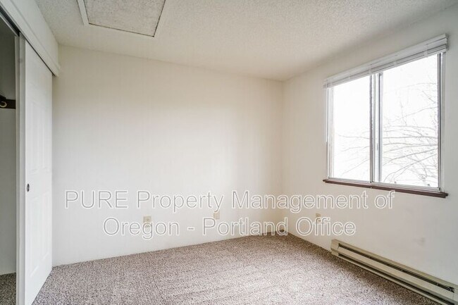 Building Photo - 14134 NE Sandy Blvd