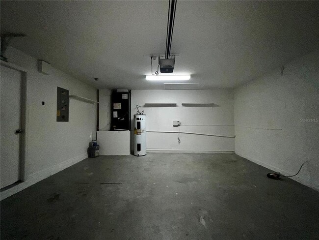 Building Photo - 2620 Regency Oak Ln