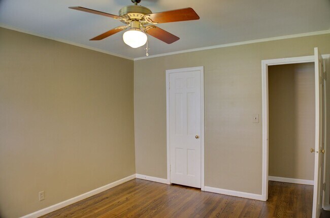 Building Photo - Well Maintained Midtown Home