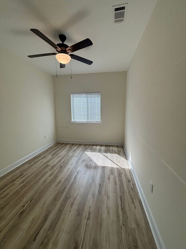 Building Photo - Brand New 3 Bedroom, 2 Bathroom Duplex in ...