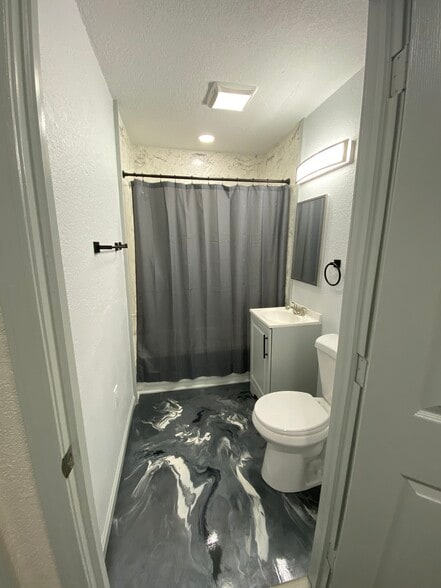 Primary Photo - 626 Edward St