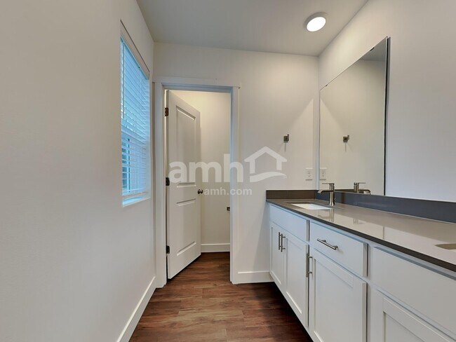 Building Photo - 7921 Selah St SW