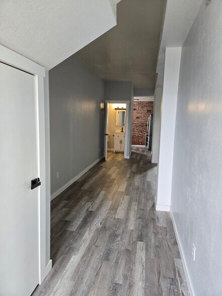 Building Photo - 109 N Kimball Ave