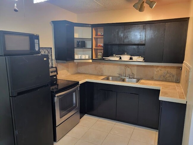 Building Photo - 1674 Louis Dr