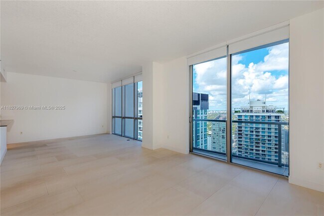 Building Photo - 1060 Brickell Ave
