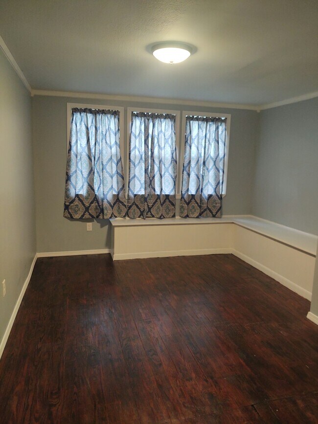 Building Photo - 719 West Faulkner Street, Unit 719