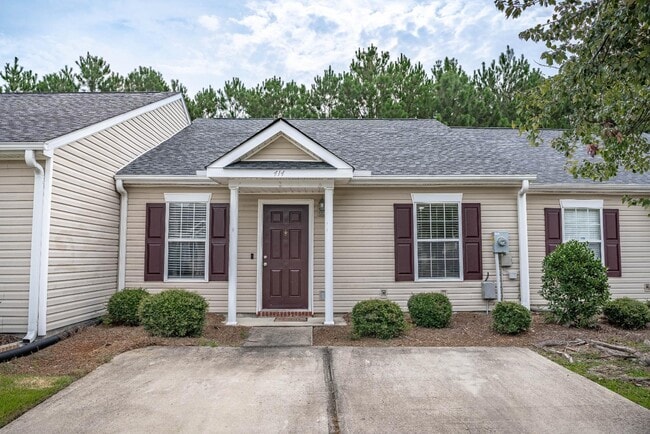 Building Photo - 414 Elders Pond Cir