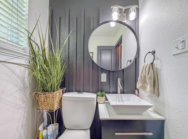 Building Photo - 1044 Seminole Dr