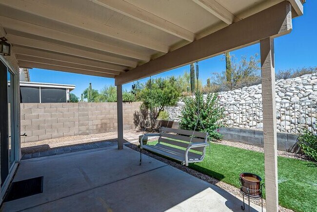 Building Photo - 1996 W Cholla Estate Dr