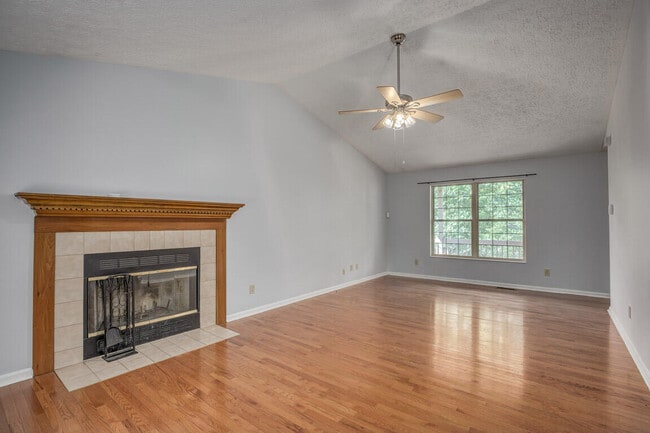 Building Photo - 330 River Rd