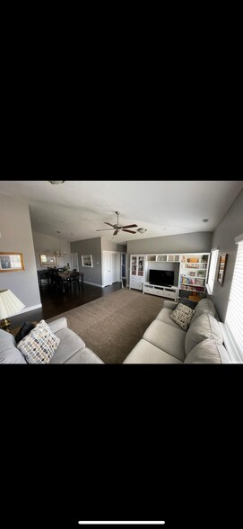 Building Photo - 1951 N Crest Rd