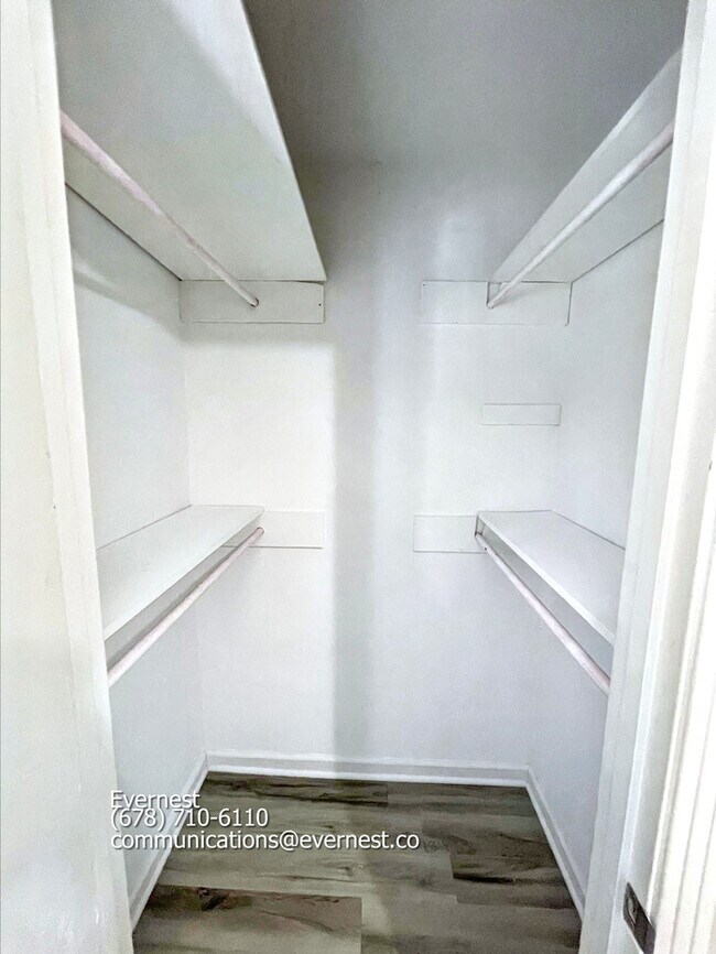 Building Photo - 483 Ellenwood Dr