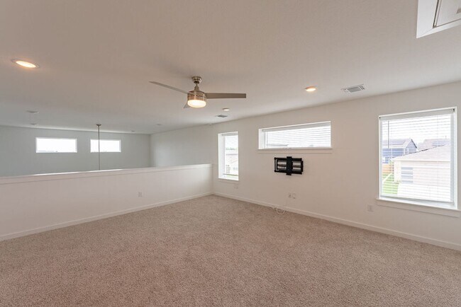 Building Photo - Modern 4 bedroom, 3 bathroom home in Canta...