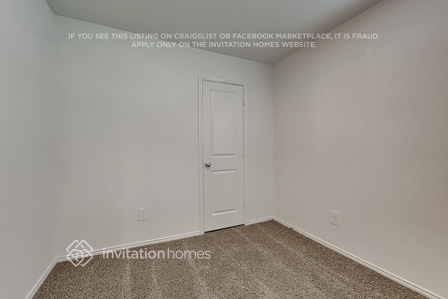 Building Photo - 3220 Crestone Dr
