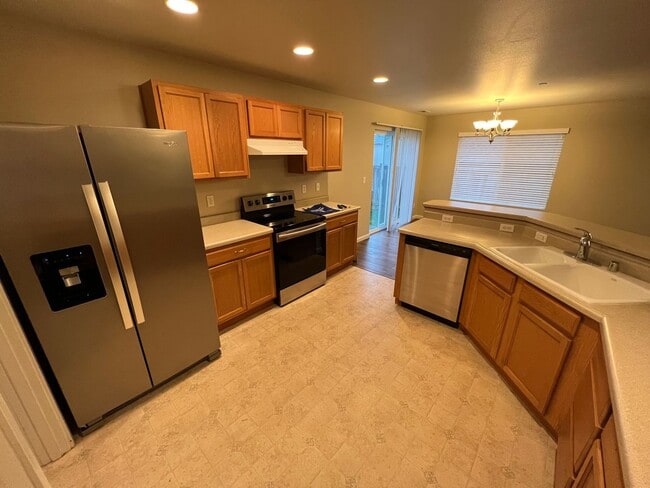 Building Photo - 3 Bedroom DuPont Home with Loft