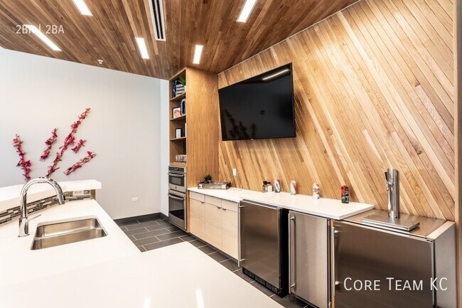 Building Photo - 2705 McGee Trafficway