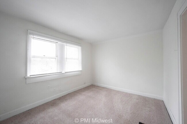 Building Photo - 1331 W 34th St