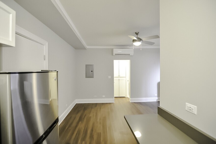 Building Photo - 817 W Lakeside Pl
