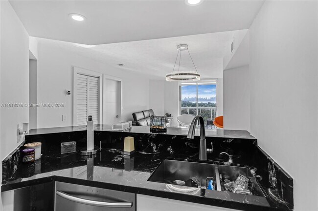 Building Photo - 5880 Collins Ave