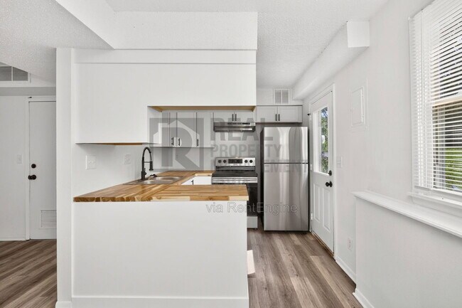 Building Photo - 3414 SW 42nd St
