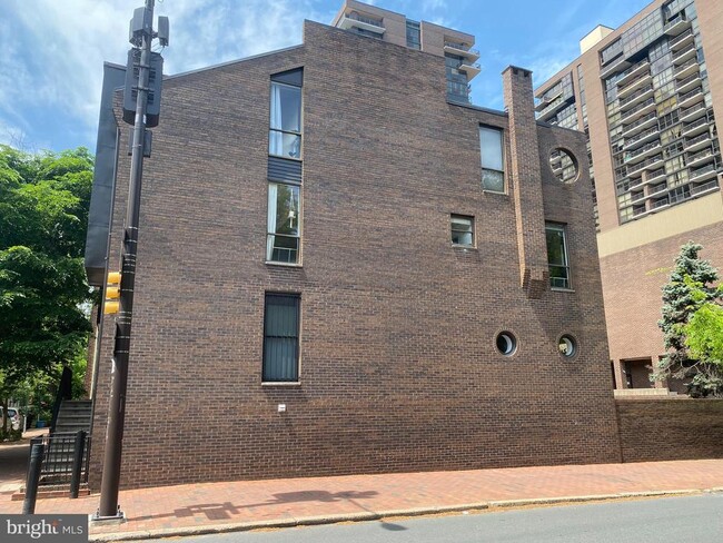 Building Photo - 501 Spruce St