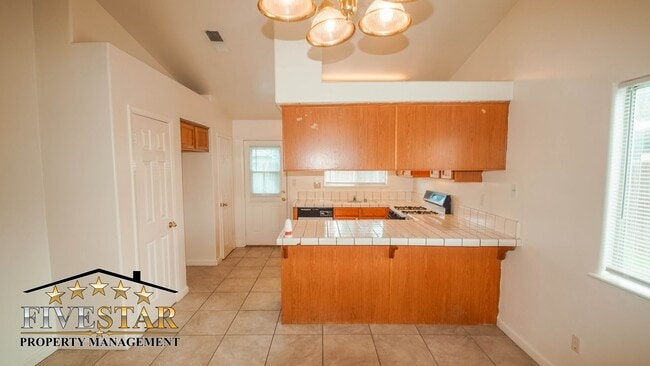Building Photo - 5311 Sunbird Ct