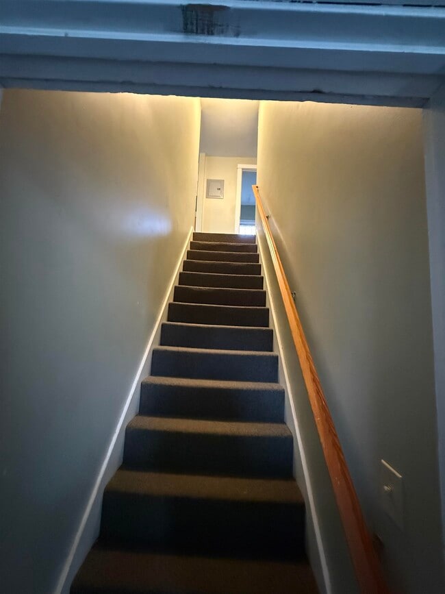 Building Photo - 586 Bellows Falls Rd