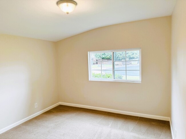 Building Photo - Charming 4-Bedroom Home with Spacious Backyard in Garden Grove!