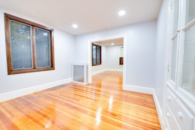 Building Photo - 115 Franklin St