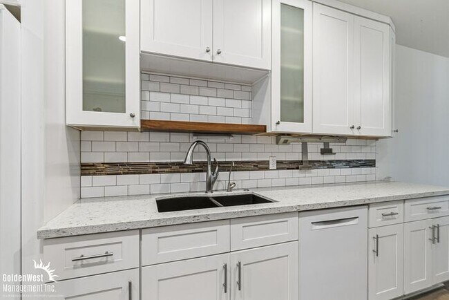 Building Photo - Modern 2Bdm 2Ba Condo in Phoenix Midtown with Pool Views