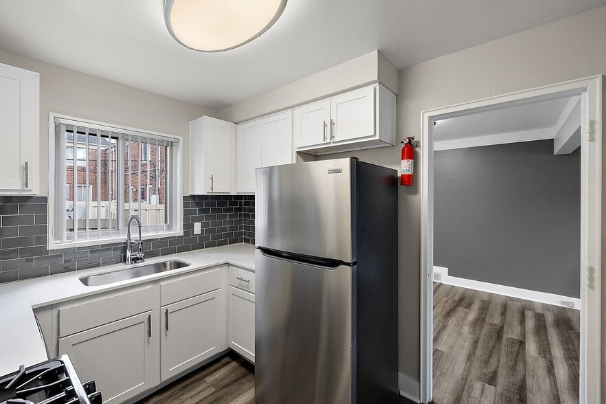 Building Photo - Oak Park Manor Apartments & Townhomes