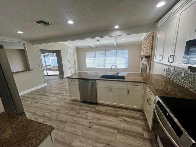 Building Photo - 3/2 in Winter Park, FL