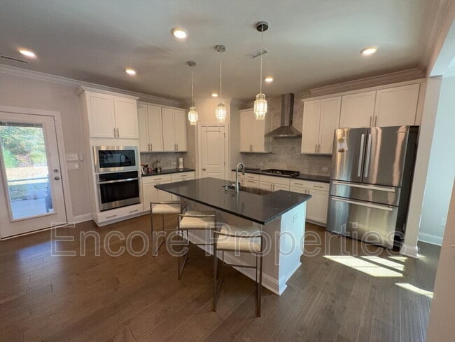 Building Photo - 2211 Montebell View Dr