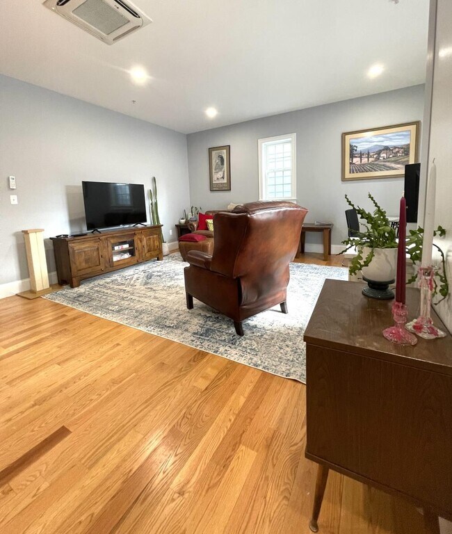 Building Photo - 2 bedroom in Boston MA 02127