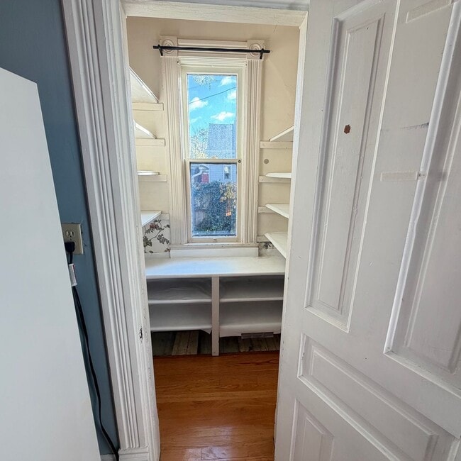 Building Photo - Spacious 4 Bedroom in Heritage Hill!