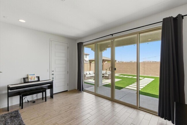 Building Photo - 5935 S Coyote Canyon