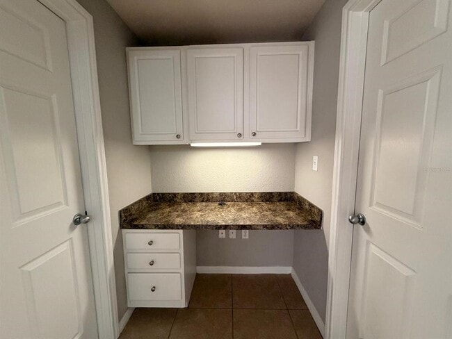 Building Photo - 911 N Orange Ave