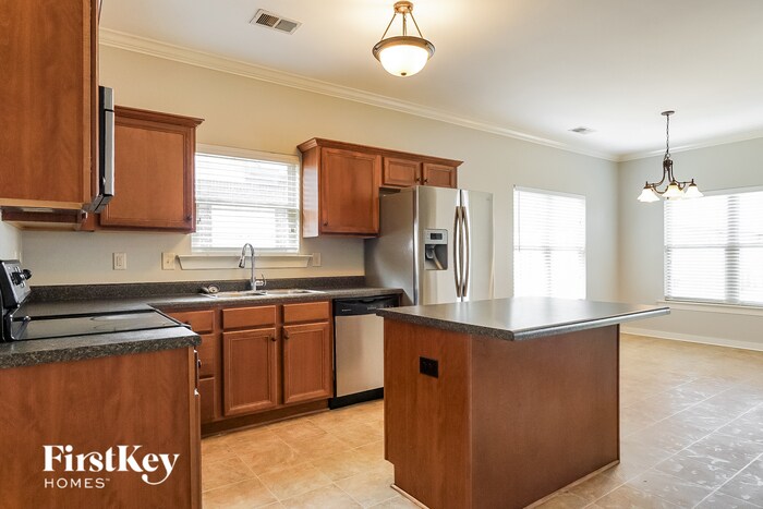 Building Photo - 604 Round Rd