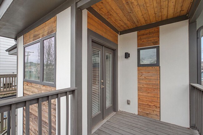 Building Photo - $4,195 per month | Fully Furnished | 3+ Month Leases Available