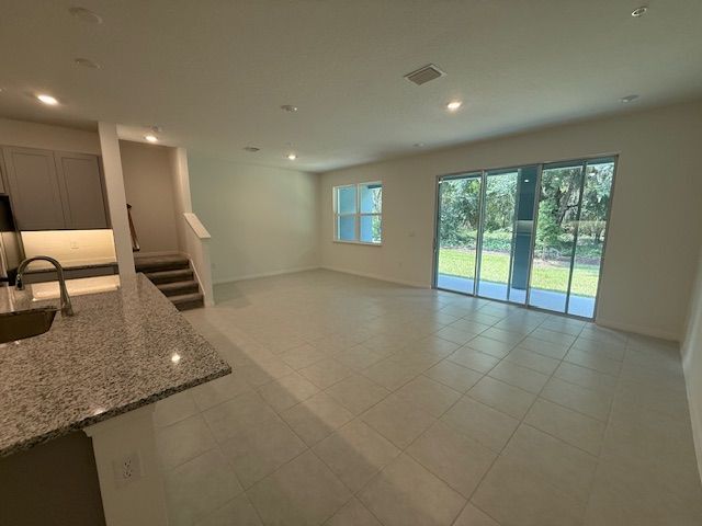 Building Photo - 5236 Luisa Ct