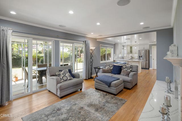 Building Photo - 142 W Santa Anita Terrace