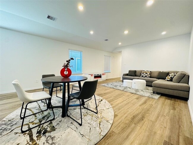 Building Photo - 12342 lariat Run Dr