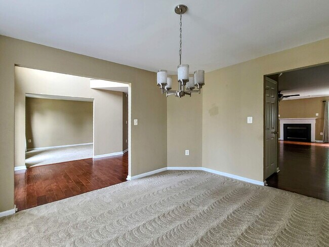 Building Photo - 5 BR, 4 BA Colonial in Lee's Hill