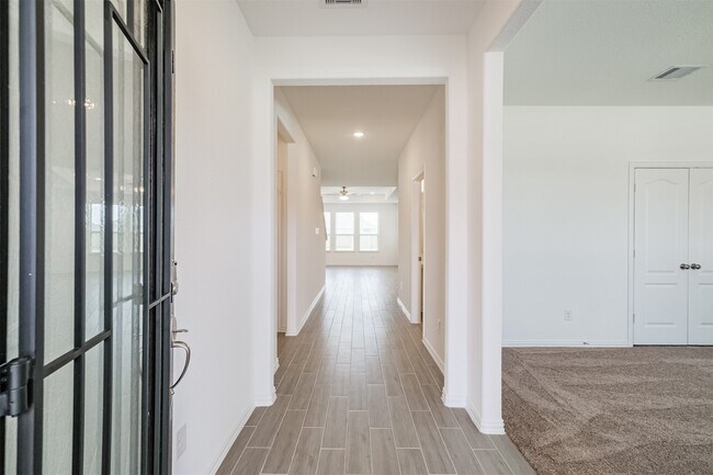 Building Photo - 7922 Chukka Dr