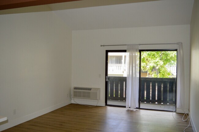 Building Photo - 3535 Banbury Dr