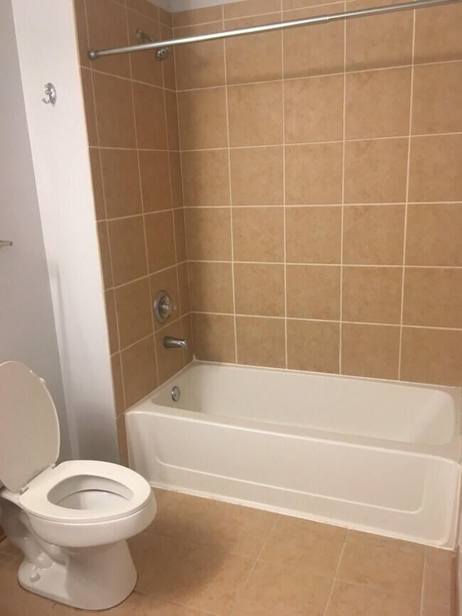 Building Photo - 515 Main St