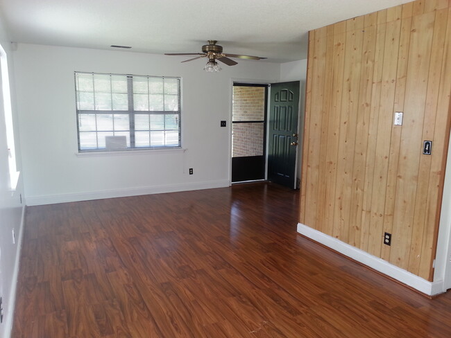 Building Photo - CASTLE HAYNE - Walnut Hills Area - 3 Bedro...